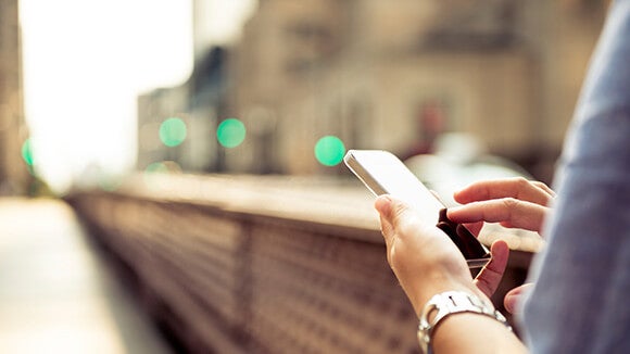 cellphone-on-street
